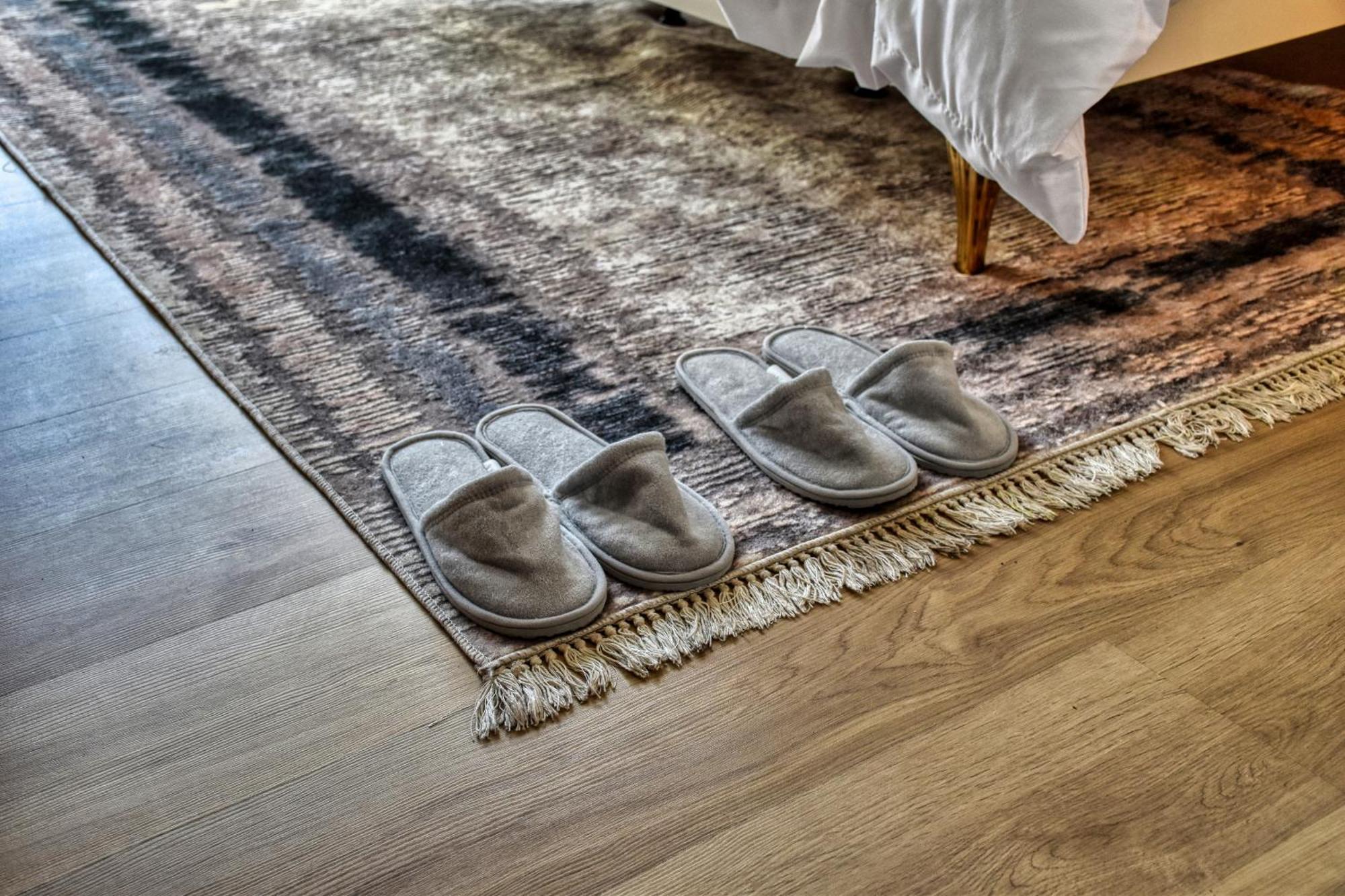 Chic & Comfy In Center Apartment *